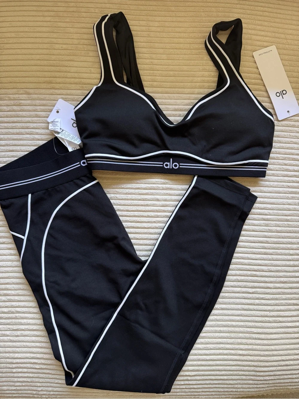 ALO Yoga Black Sports Bra and Legging Set with White Piping